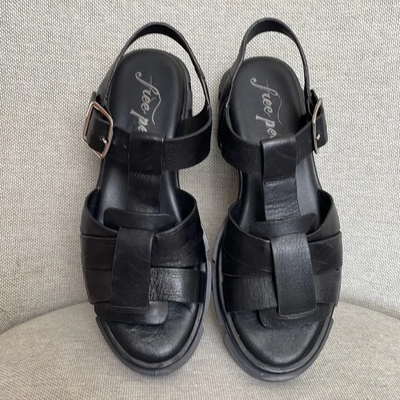 Super Cute 💕 Free People Brooks black fisherman sandals!! - Picture 11 of 14